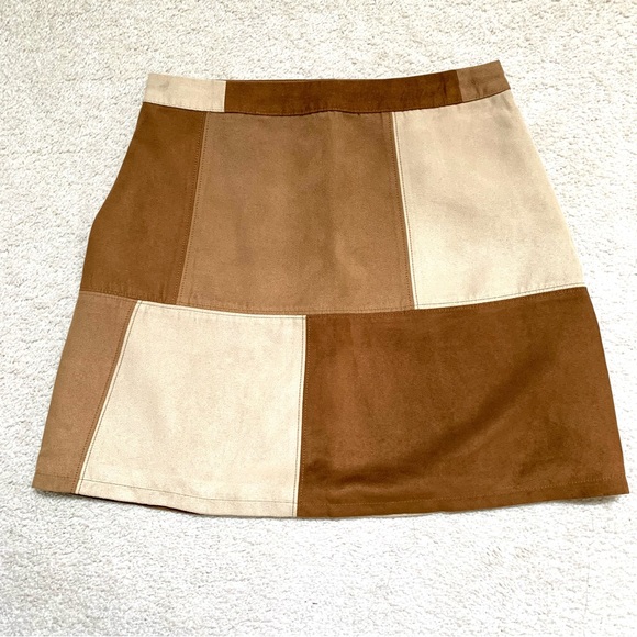 Hollister faux suede mini skirt size 0 1 2 xs patchwork tan brown cream western - Picture 3 of 8